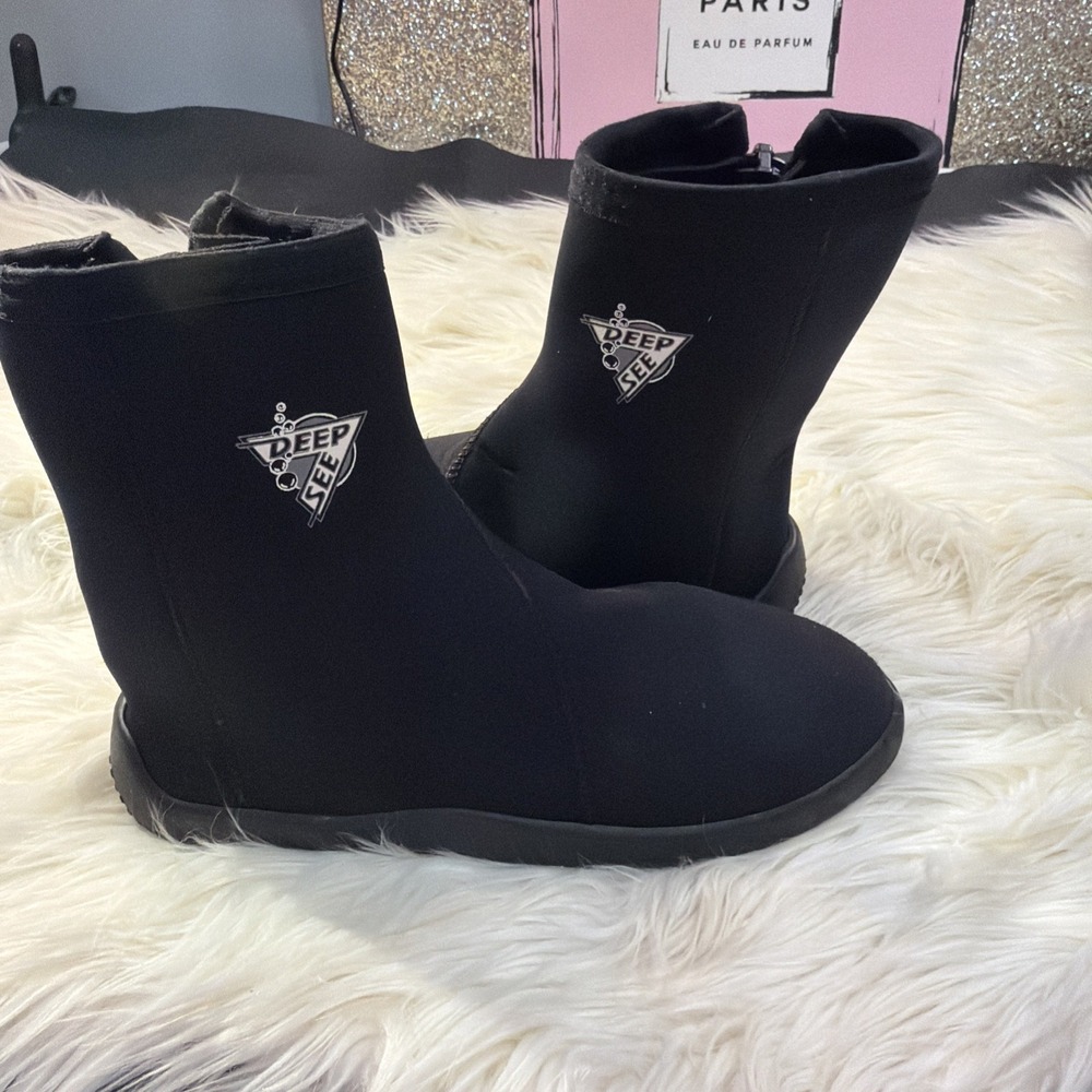 Deep Sea Size 12 Stretch  Boots.  Zip Up Black Scuba Snorkeling.black New